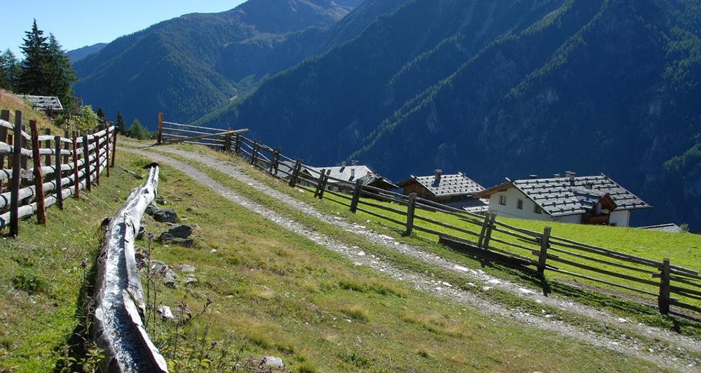 Kaandlwaal (Holzrinne in der Wasser fließt)